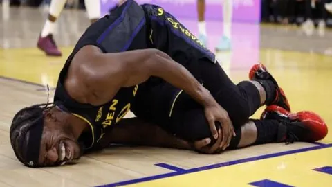 17岁埃斯特旺训练中目睹队友穿鞋技巧性挑球绕过对手